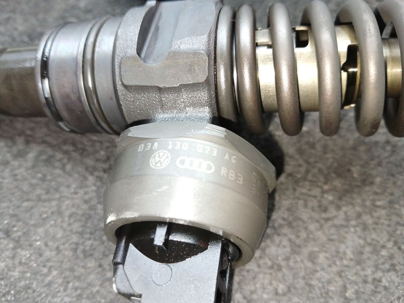 Recambio de inyector para volkswagen touran (1t1, 1t2) 1.9 tdi referencia OEM IAM 038130073AG - 0414720215 BOSCH 