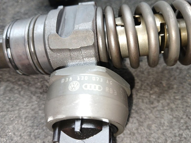 Recambio de inyector para volkswagen touran (1t1, 1t2) 1.9 tdi referencia OEM IAM 038130073AG - 0414720215 BOSCH 