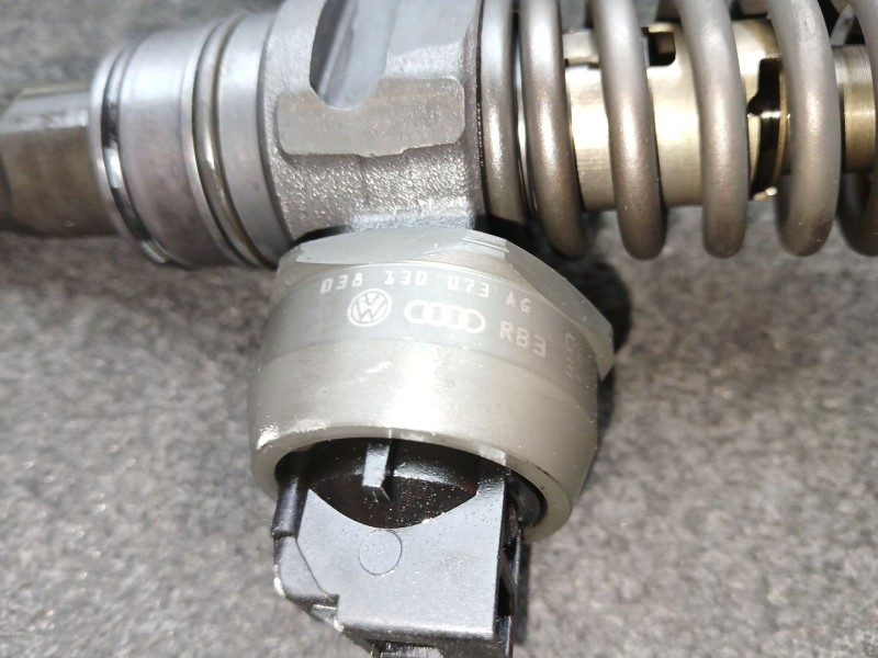 Recambio de inyector para volkswagen touran (1t1, 1t2) 1.9 tdi referencia OEM IAM 038130073AG - 0414720215 BOSCH 