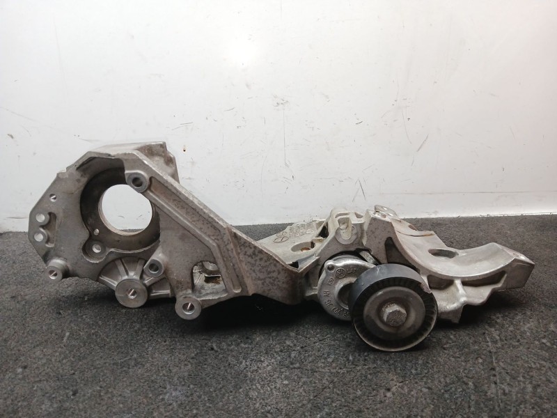 Recambio de soporte alternador para volkswagen golf vi (5k1) 1.6 tdi referencia OEM IAM 03L903143K  
