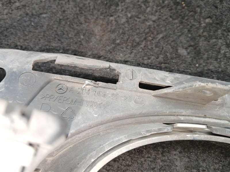 Recambio de rejilla paragolpes derecha para mercedes-benz clase c (w204) c 220 cdi (204.008) referencia OEM IAM A2048852523  