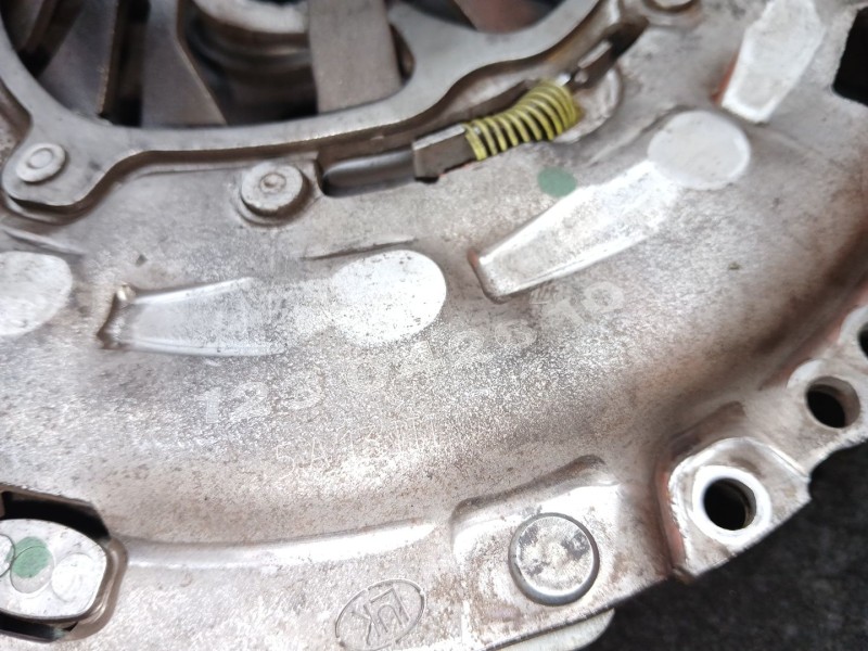 Recambio de kit embrague para volkswagen golf vi (5k1) 1.6 tdi referencia OEM IAM 123042610 - 323064110 LUK 