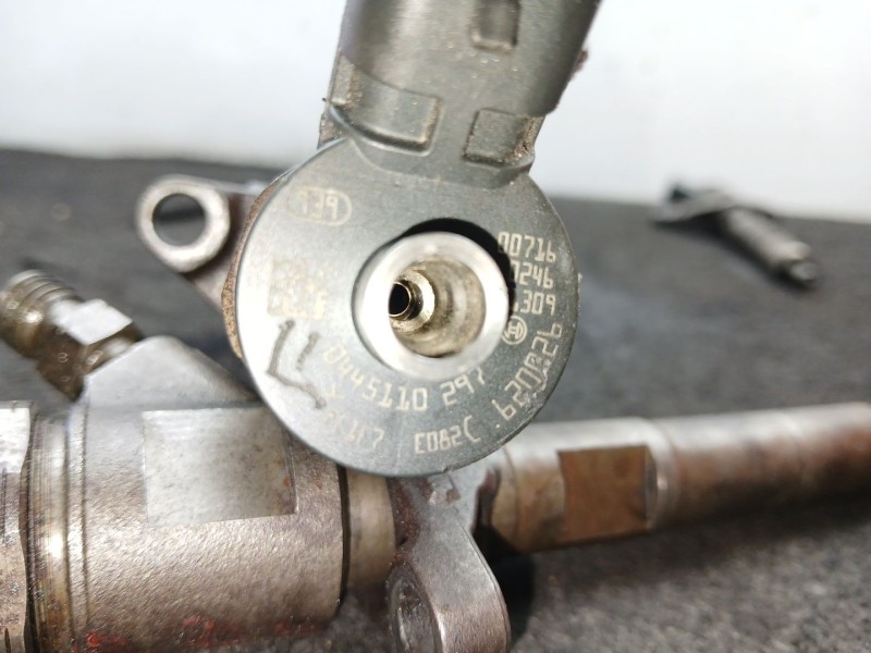 Recambio de inyector para peugeot 5008 (0u_, 0e_) 1.6 hdi referencia OEM IAM 0445110297  
