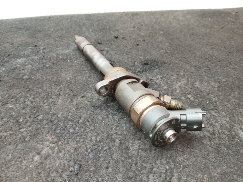 Recambio de inyector para peugeot 5008 (0u_, 0e_) 1.6 hdi referencia OEM IAM 0445110297  