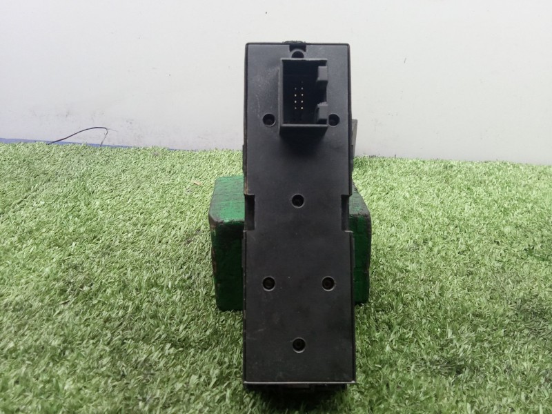 Recambio de mando elevalunas delantero izquierdo para volkswagen passat berlina (3b3) 1.9 tdi referencia OEM IAM SIN REFERENCIA 