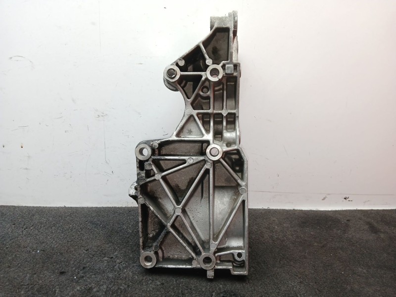 Recambio de soporte alternador para audi a3 (8p1) 2.0 tdi 16v referencia OEM IAM 03G903143A  