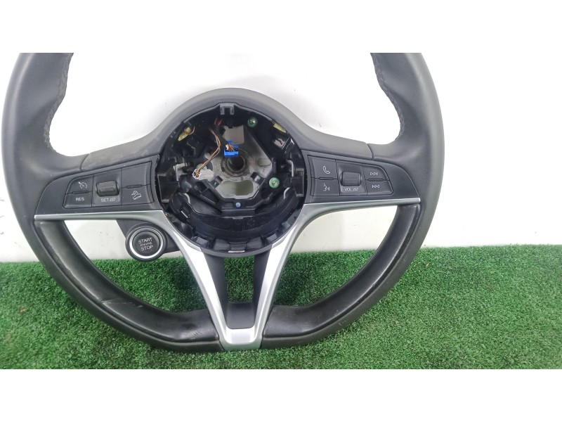 Recambio de volante para alfa romeo stelvio (949_) 2.0 q4 (949.axf2a) referencia OEM IAM 01561477590 - 2036710X66  