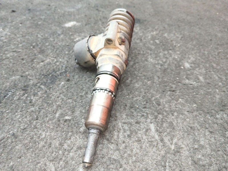 Recambio de inyector para audi a3 (8p1) 2.0 tdi 16v referencia OEM IAM   