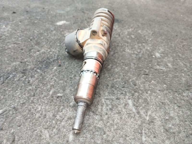Recambio de inyector para audi a3 (8p1) 2.0 tdi 16v referencia OEM IAM   