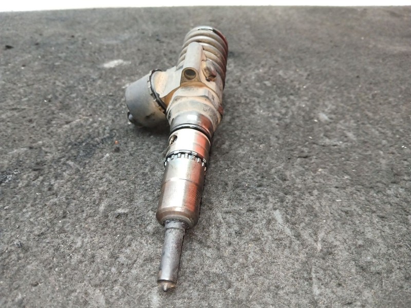 Recambio de inyector para audi a3 (8p1) 2.0 tdi 16v referencia OEM IAM   