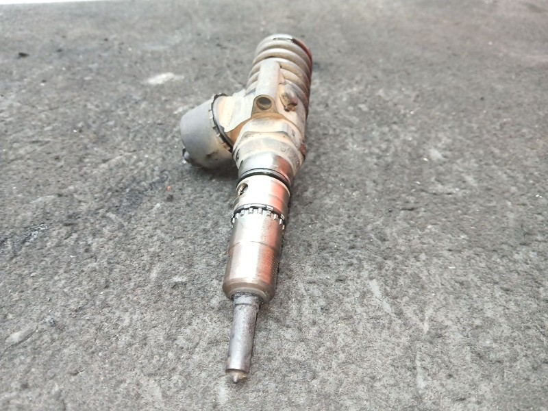 Recambio de inyector para audi a3 (8p1) 2.0 tdi 16v referencia OEM IAM   