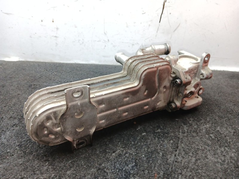 Recambio de enfriador gases egr para dodge caliber 2.0 16v crd cat referencia OEM IAM 03G131513K  