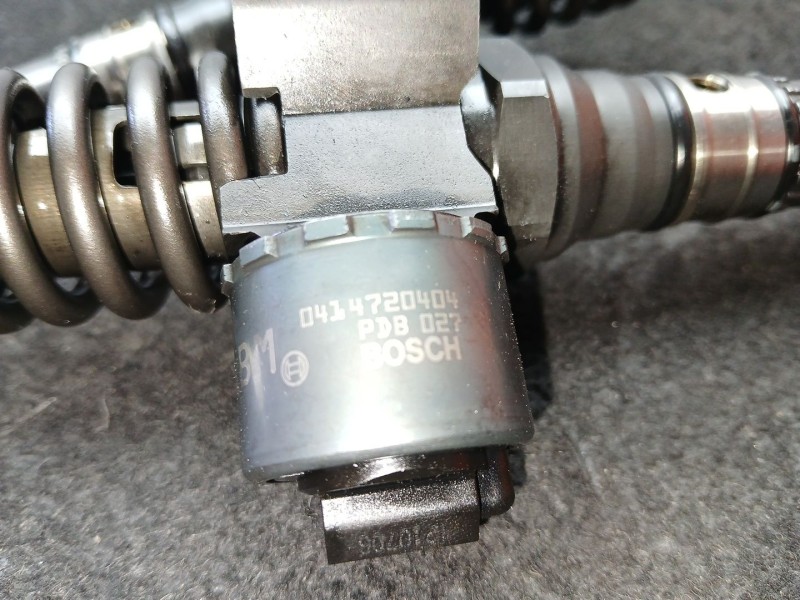 Recambio de inyector para dodge caliber 2.0 16v crd cat referencia OEM IAM 03G130073G - 0414720404 BOSCH 