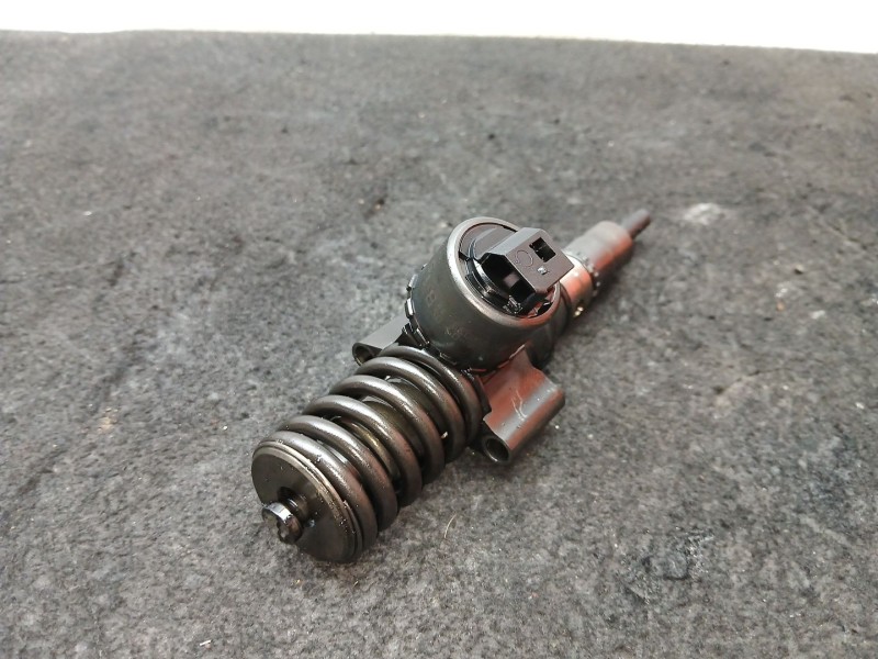 Recambio de inyector para dodge caliber 2.0 16v crd cat referencia OEM IAM 03G130073G - 0414720404 BOSCH 