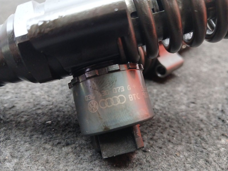 Recambio de inyector para dodge caliber 2.0 16v crd cat referencia OEM IAM 03G130073G - 0414720404 BOSCH 
