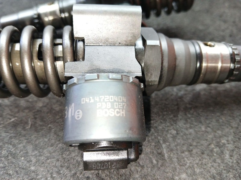 Recambio de inyector para dodge caliber 2.0 16v crd cat referencia OEM IAM 03G130073G - 0414720404 BOSCH 