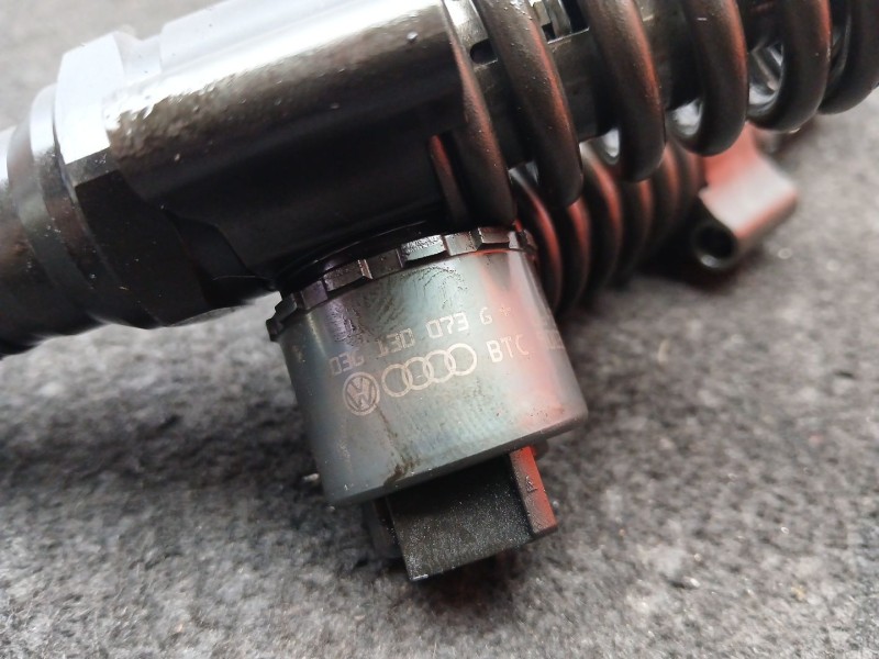 Recambio de inyector para dodge caliber 2.0 16v crd cat referencia OEM IAM 03G130073G - 0414720404 BOSCH 