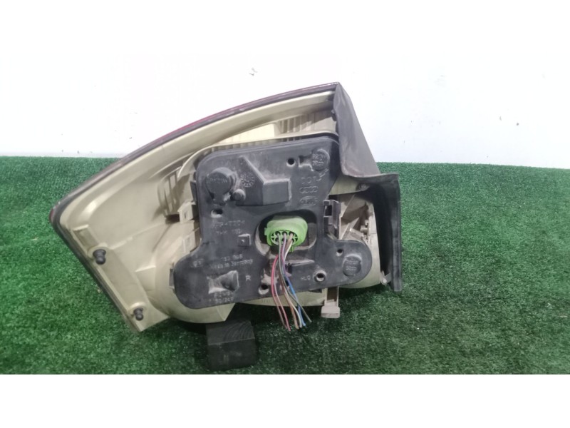 Recambio de piloto trasero derecho para audi a4 b6 (8e2) 2.0 referencia OEM IAM 008330080550 01-05 