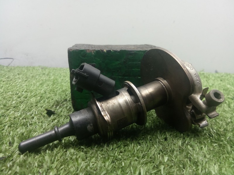 Recambio de inyector para kia ceed (cd) 1.6 crdi 136 referencia OEM IAM 296302U000 2.PINES 