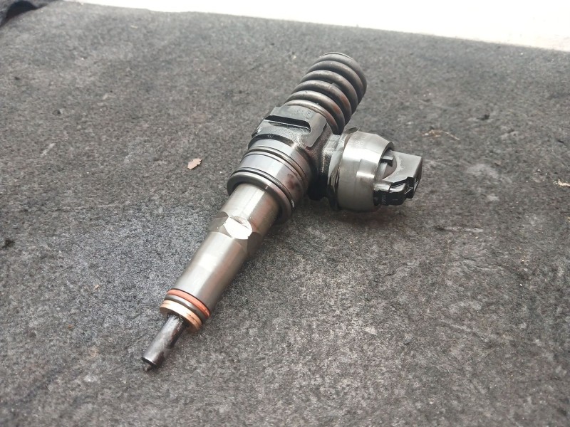 Recambio de inyector para volkswagen golf v (1k1) 1.9 tdi referencia OEM IAM 038130073AG - 0414720215  