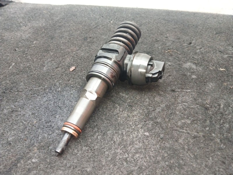 Recambio de inyector para volkswagen golf v (1k1) 1.9 tdi referencia OEM IAM 038130073AG - 041472021  