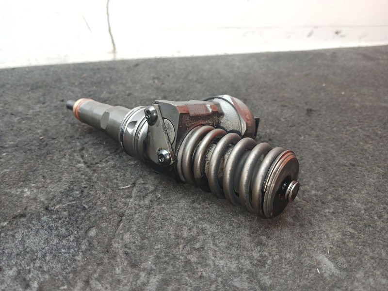 Recambio de inyector para volkswagen golf v (1k1) 1.9 tdi referencia OEM IAM 038130073AG - 041472021  