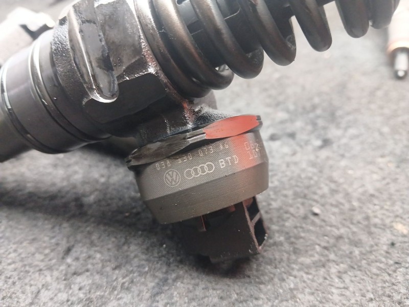 Recambio de inyector para volkswagen golf v (1k1) 1.9 tdi referencia OEM IAM 038130073AG - 041472021  