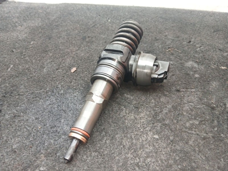Recambio de inyector para volkswagen golf v (1k1) 1.9 tdi referencia OEM IAM 038130073AG - 041472021  