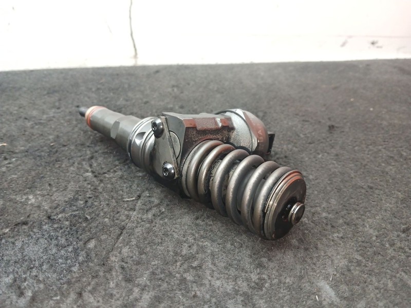 Recambio de inyector para volkswagen golf v (1k1) 1.9 tdi referencia OEM IAM 038130073AG - 041472021  