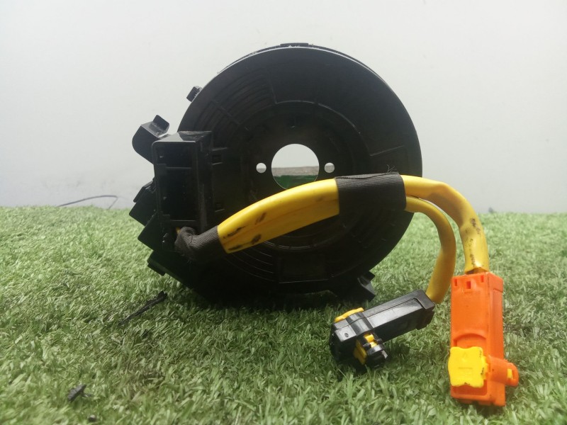 Recambio de anillo airbag para toyota avensis sedán (_t27_) 1.8 (zrt271_) referencia OEM IAM 8924505040 2.CONECTORES 
