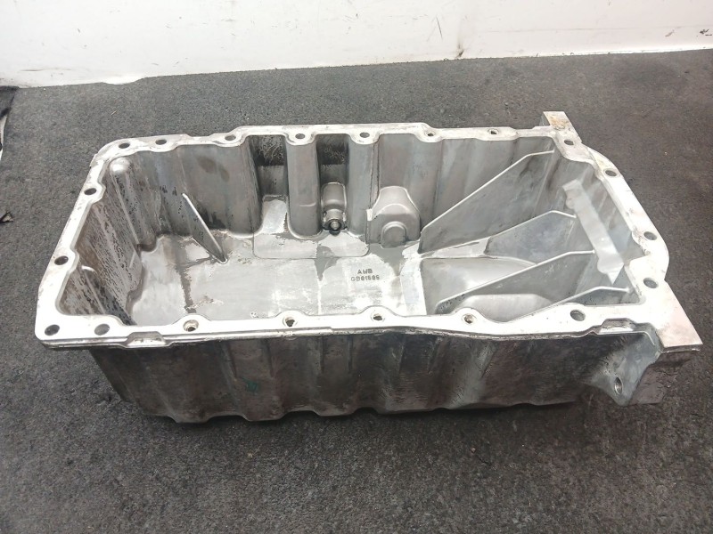 Recambio de carter para dodge caliber 2.0 16v crd cat referencia OEM IAM 03G103603AA  
