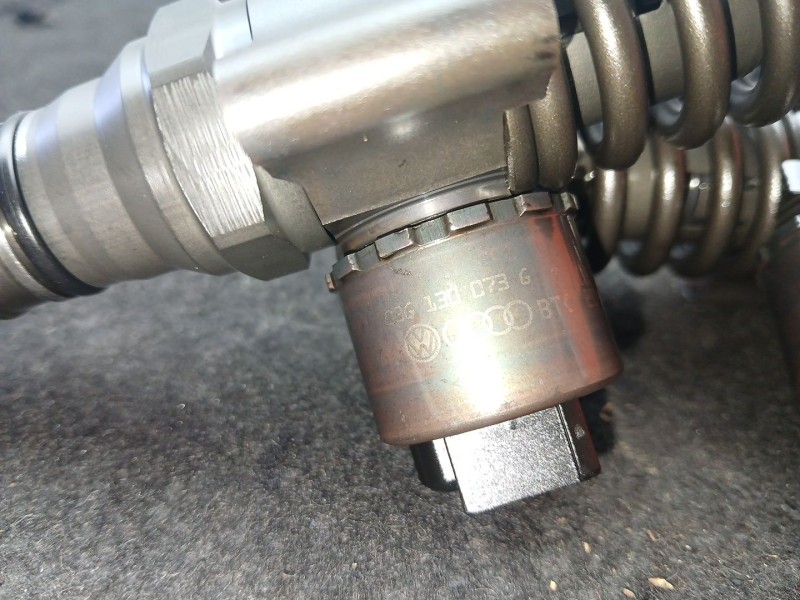 Recambio de inyector para audi a6 c6 (4f2) 2.0 tdi referencia OEM IAM 03G130073G - 0414720404  