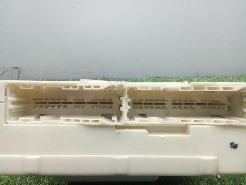 Recambio de caja reles / fusibles para lexus is ii (_e2_) 220d (ale20) referencia OEM IAM 8273053023 - 801170755  