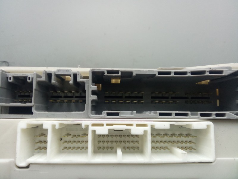 Recambio de caja reles / fusibles para lexus is ii (_e2_) 220d (ale20) referencia OEM IAM 8273053023 - 801170755  