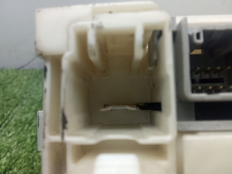 Recambio de caja reles / fusibles para lexus is ii (_e2_) 220d (ale20) referencia OEM IAM 8273053023 - 801170755  