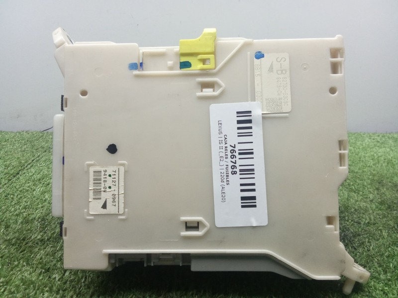 Recambio de caja reles / fusibles para lexus is ii (_e2_) 220d (ale20) referencia OEM IAM 8273053050 - 711270967  