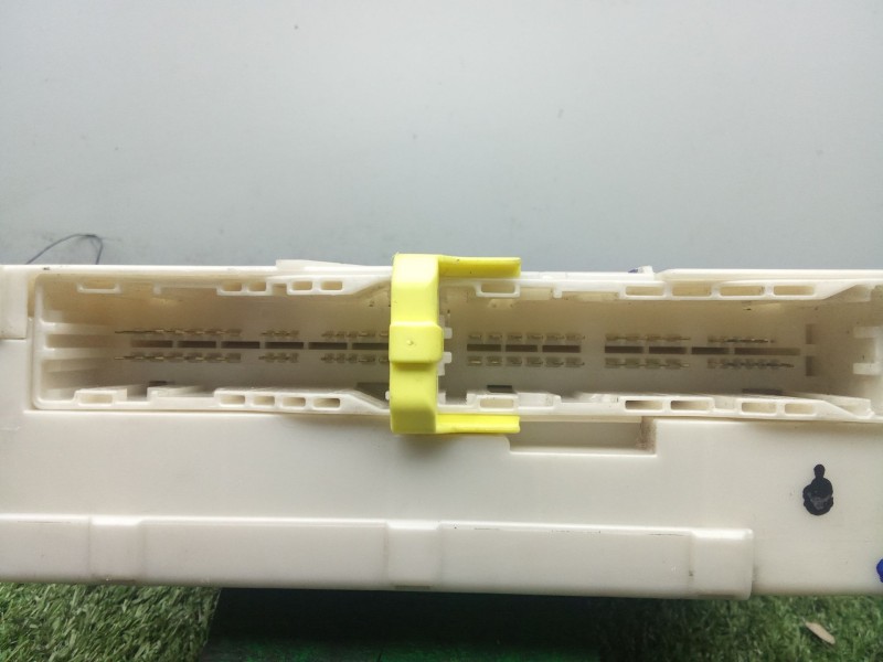 Recambio de caja reles / fusibles para lexus is ii (_e2_) 220d (ale20) referencia OEM IAM 8273053050 - 711270967  