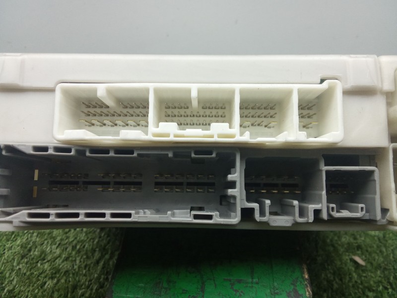 Recambio de caja reles / fusibles para lexus is ii (_e2_) 220d (ale20) referencia OEM IAM 8273053050 - 711270967  