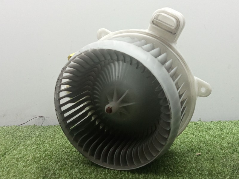 Recambio de motor calefaccion para lexus is ii (_e2_) 220d (ale20) referencia OEM IAM 2726000331 Ø152MM - 3.PINES 
