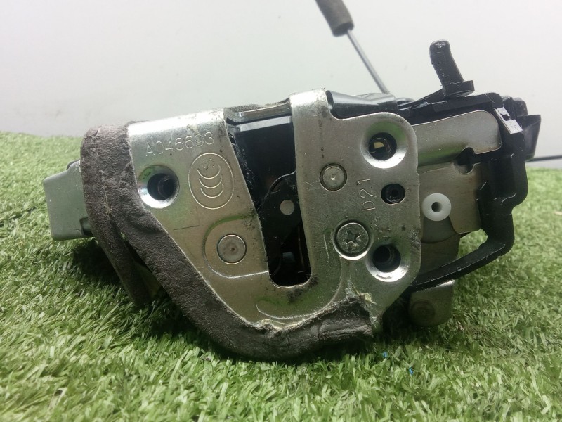 Recambio de cerradura puerta trasera izquierda para lexus is ii (_e2_) 220d (ale20) referencia OEM IAM U48B1808 8.PINES 