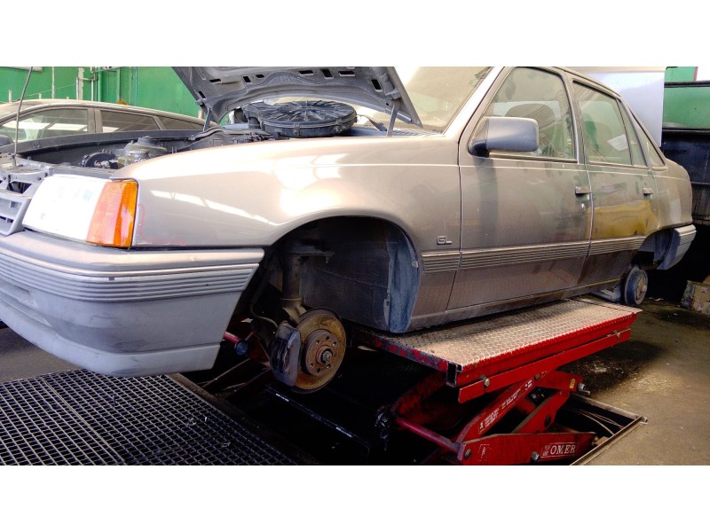 Recambio de aleta delantera izquierda para opel kadett e hatchback (t85) 1.6 s (c08, c48, d08, d48) referencia OEM IAM   