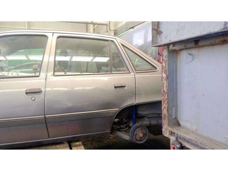 Recambio de puerta trasera izquierda para opel kadett e hatchback (t85) 1.6 s (c08, c48, d08, d48) referencia OEM IAM   