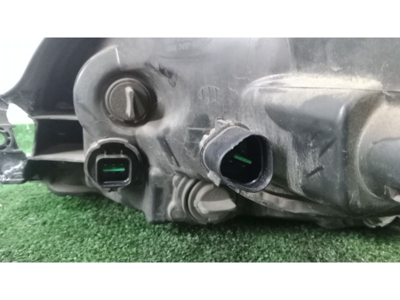 Recambio de faro derecho para hyundai tucson (jm) 2.0 a las 4 ruedas referencia OEM IAM 921022E HALOGENO 