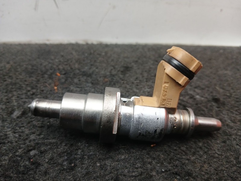 Recambio de inyector para lexus is ii (_e2_) 220d (ale20) referencia OEM IAM 2371026011  