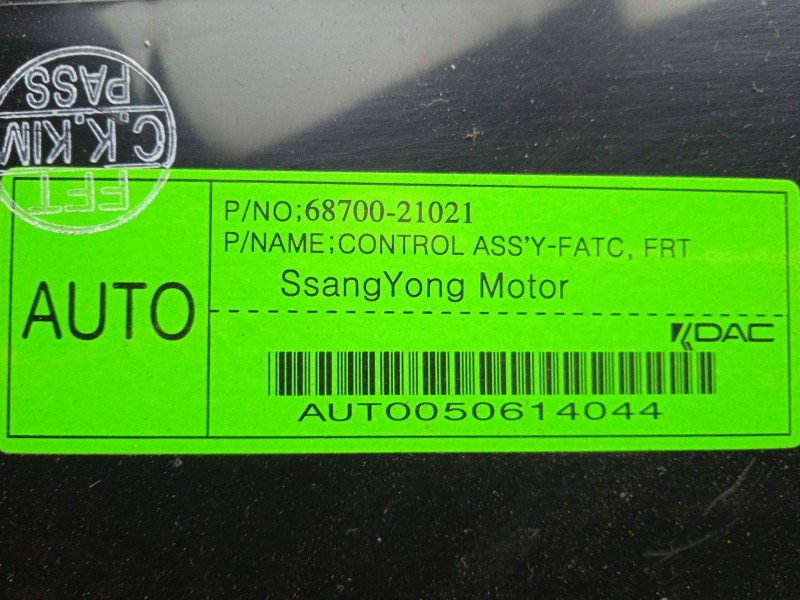 Recambio de mando climatizador para ssangyong rodius 2.7 turbodiesel cat referencia OEM IAM 6870021021  