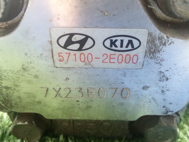 Recambio de bomba direccion para hyundai tucson (jm) 2.0 a las 4 ruedas referencia OEM IAM 571002E000 10.5CM POLEA 