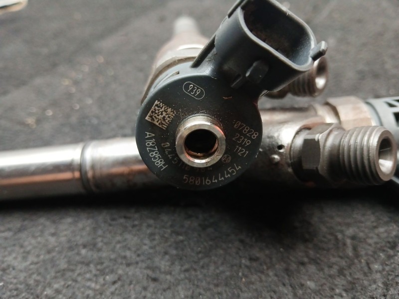 Recambio de inyector para fuso (mitsubishi) canter 7c18 referencia OEM IAM 0445110564 - 5801644454  