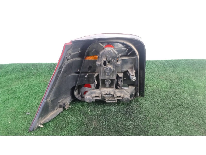 Recambio de piloto trasero derecho para volkswagen golf iv (1j1) 1.9 tdi referencia OEM IAM 1J6945257 AHUMADO 