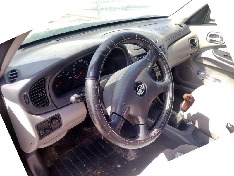 nissan almera ii (n16) del año 2001