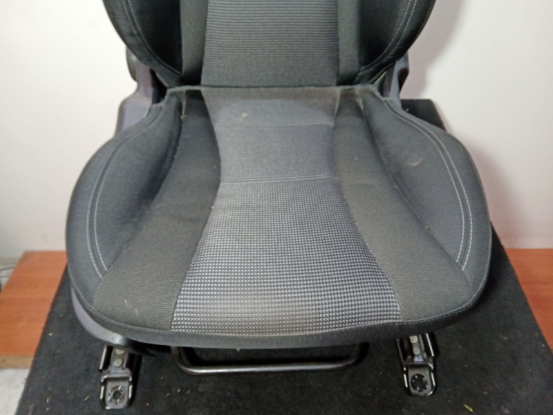 Recambio de asiento delantero derecho para hyundai i30 (gd) 1.4 crdi referencia OEM IAM  TELA 